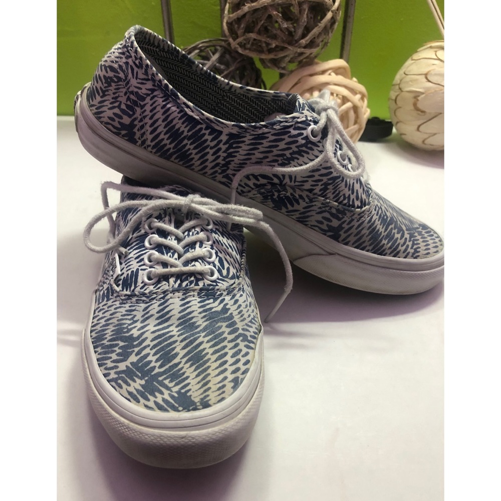 Vans - Picture 2 of 6
